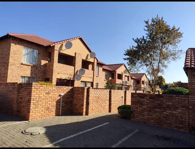 2 BEDROOM TOWNHOUSE FOR SALE IN THERESA PARK